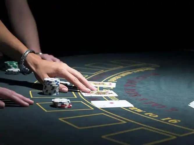 Layar bonus Fa Cai Shen Deluxe menampilkan putaran gratis dan pengganda yang aktif